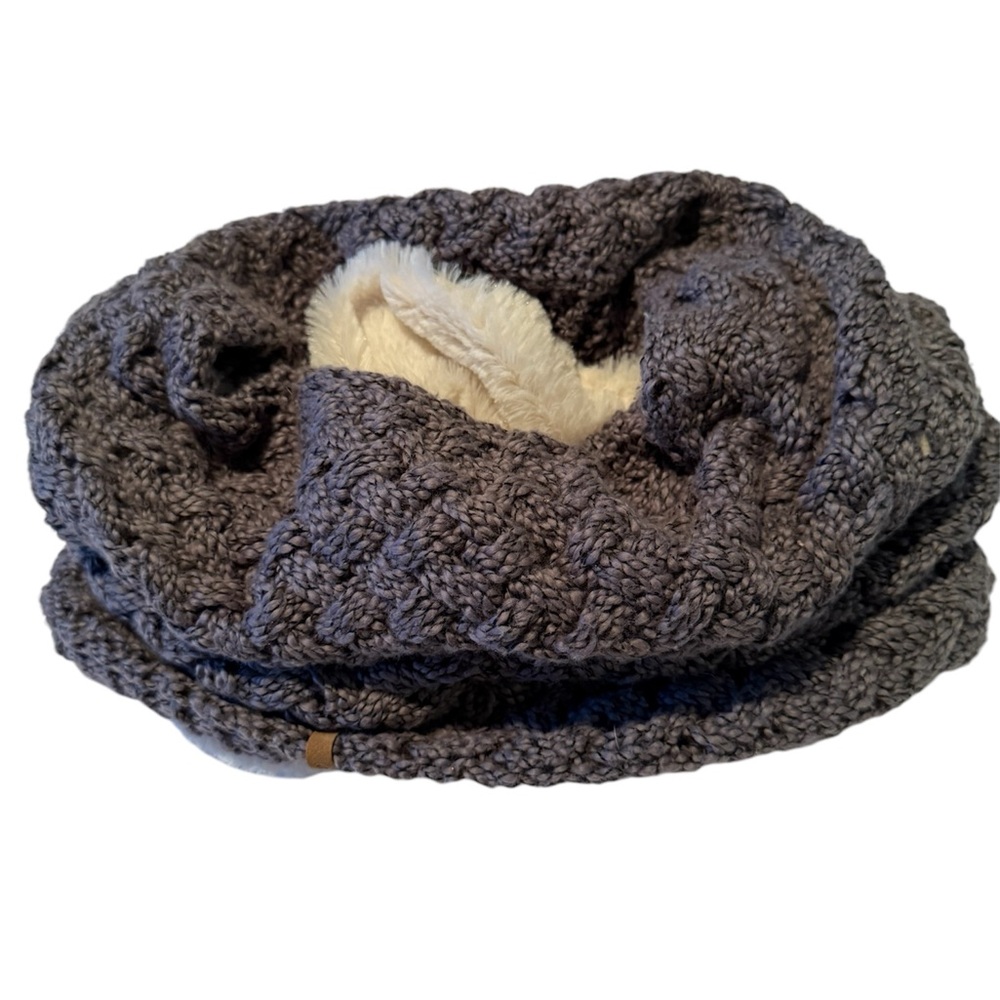 Chunky Knit Infinity Scarf - Gray